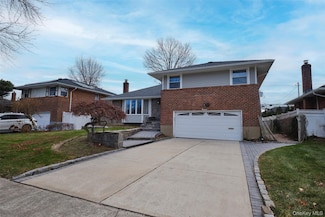 19 Birchwood Park Dr, Syosset, NY 11791