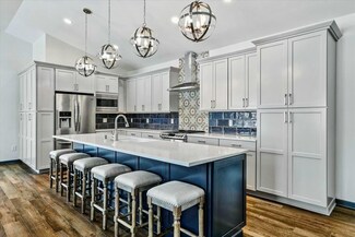 W361S2779 Lisa Ln, Dousman, WI 53118