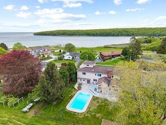 224 Neptune Dr, Groton, CT 06340