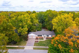 204 Orleans Dr, Bloomington, IL 61701