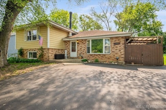 6416 W Rawson Bridge Rd, Cary, IL 60013