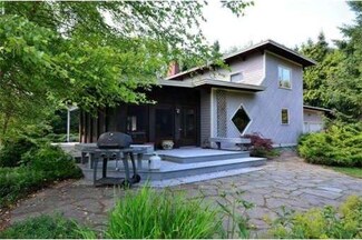 9 W Stockbridge Rd, Stockbridge, MA 01262