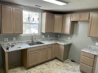 373 Walnut St Unit REAR, Circleville, OH 43113