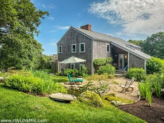 31 N Slope Ln, Chilmark, MA 02535