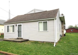 2284 Connell St, Burton, MI 48529