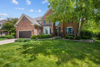 651 W Thornwood Dr, South Elgin, IL 60177