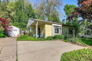 1440 63rd St, Windsor Heights, IA 50324