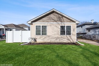 614 N Michigan Ave, Villa Park, IL 60181