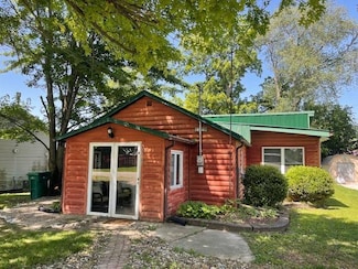 8865 S South Hill Dr, Silver Lake, IN 46982