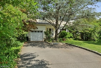 164 Hillside Ave, Livingston, NJ 07039