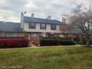 38872 Country Cir Unit 90, Farmington Hills, MI 48331