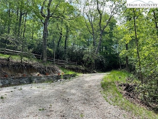 256 Locust Rd, Newland, NC 28657