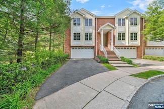 48 Skymark Ct, Upper Saddle River, NJ 07458