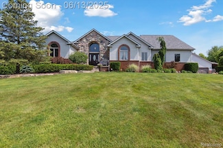 2365 Chilson Meadows Ln, Howell, MI 48843