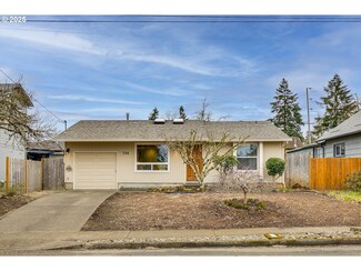 706 Barclay Hills Dr, Oregon City, OR 97045
