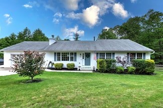 77 Wisteria Dr, Naugatuck, CT 06770