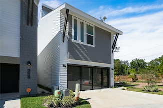 7607 Victory Reserve St, Houston, TX 77008