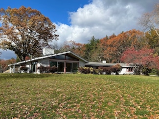 19 Bartlett Ave, Nashua, NH 03064