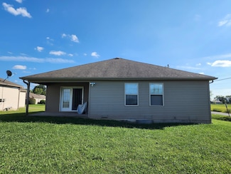 409 W Summit St, Aurora, MO 65605