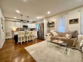 19-21 Bellevue St Unit 1, Waltham, MA 02453