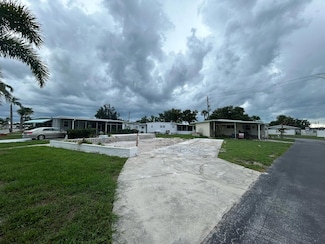 5302 Chateau Ln W, Bradenton, FL 34207