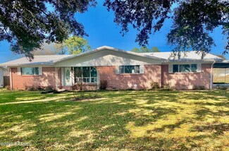 1300 W Vet Memorial Dr, Kaplan, LA 70548