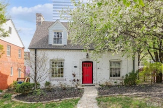 7640 Maryland Ave, Saint Louis, MO 63105