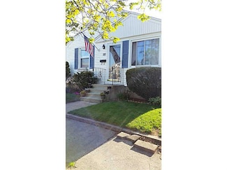 16 Victoria St, Providence, RI 02909