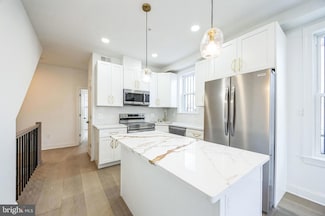 652 N 38th St, Philadelphia, PA 19104