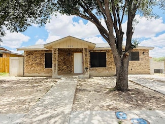 303 Plaza Ln, Laredo, TX 78043