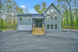 293 Upper Independence Dr, Lackawaxen, PA 18435