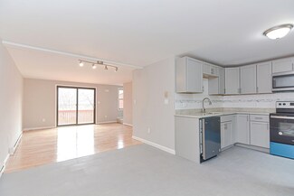 31 Pierpont St Unit 4, Peabody, MA 01960
