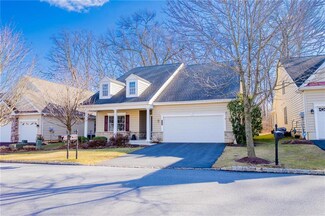 5349 General Dr, Bethlehem, PA 18017