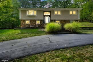 11 Glenbourne Dr, Boonton, NJ 07005