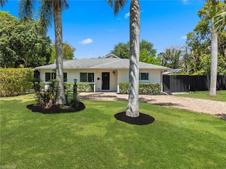 905 13th St N, Naples, FL 34102