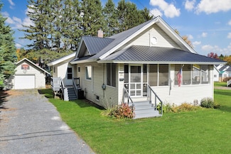 22 Washington St, Caribou, ME 04736