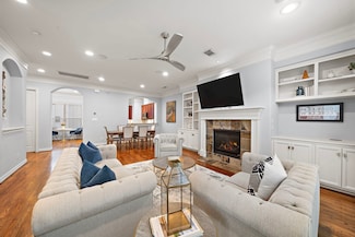 3929 Floyd St, Houston, TX 77007