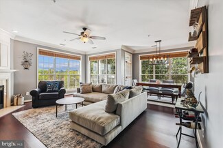 1919 Kenwood Ave Unit 302, Alexandria, VA 22302