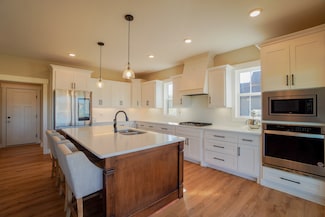 746 N Russell St, Portland, TN 37148