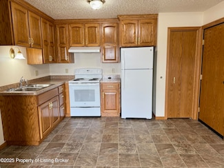 679 19th St W, Dickinson, ND 58601