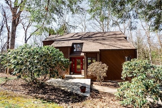126 Green Forest Dr, Baden, PA 15005