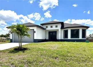 2621 42nd St W, Lehigh Acres, FL 33971