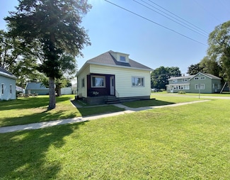 2519 Main St, Manistee, MI 49660
