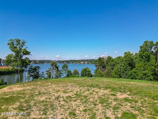 390 Admiral Ct, Lenoir City, TN 37772