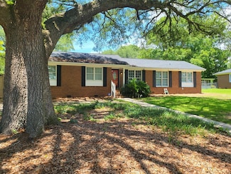 2011 Acker Dr, Albany, GA 31707