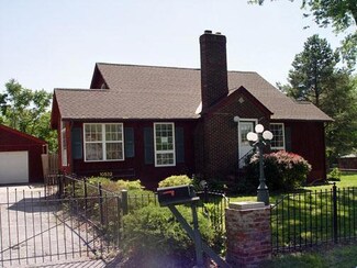 10533 E 10th St S, Independence, MO 64053