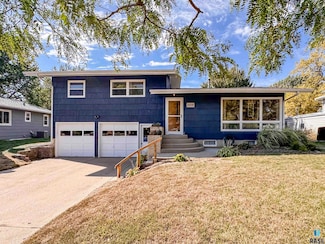 1409 S Riverdale Rd, Sioux Falls, SD 57105