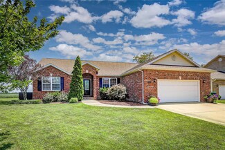 9932 Bending Oaks Dr, Lebanon, IL 62254