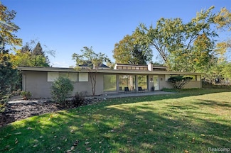 2380 Klingensmith Rd, Bloomfield Hills, MI 48302