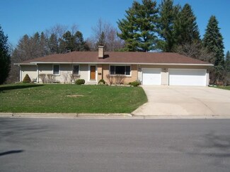 5126 Whitcomb Dr, Madison, WI 53711